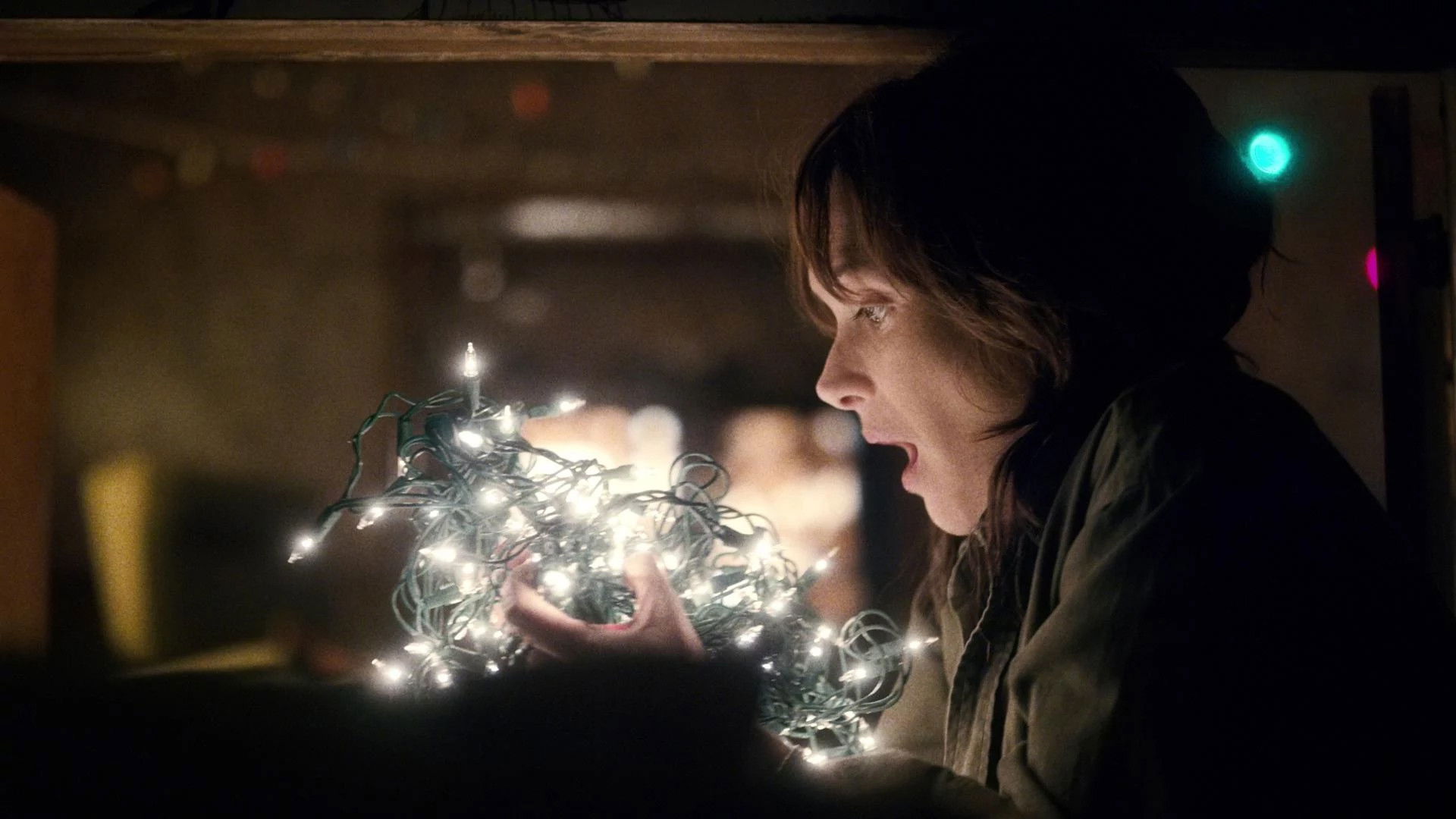 S01E03 - Chapter Three: Holly, Jolly